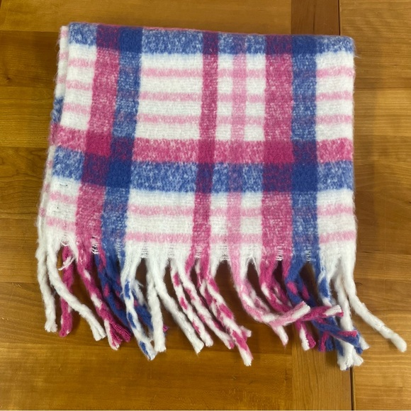 Steve Madden ultra soft thick plaid blanket scarf - Picture 11 of 11